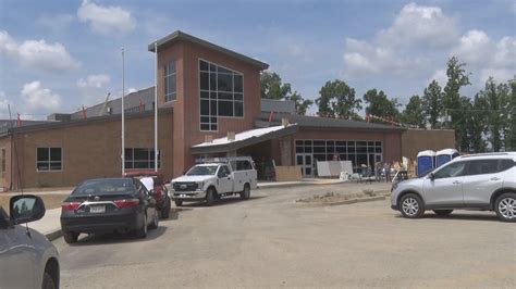 New Ridgeview Elementary Delays Opening To Put On Finishing Touches