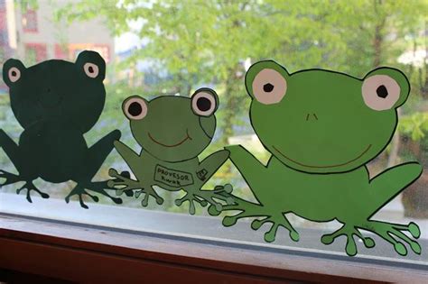Fensterdeko: Frösche | Frosch basteln, Basteln, Schulzimmer