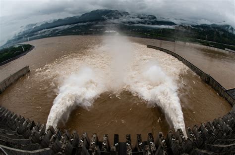 China Floods Push Water Levels At World S Largest Dam To Near Maximum Daily Sabah