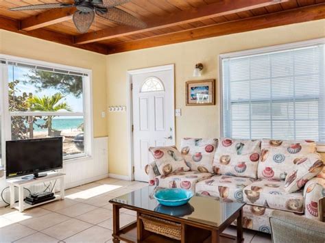 10 Charming Beachfront Cottages In Florida With Ocean Views
