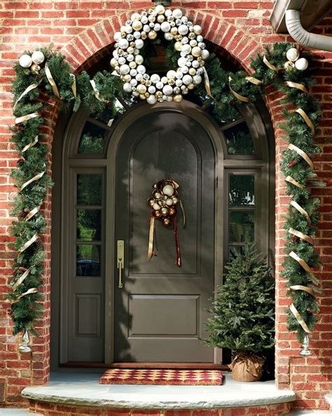 Style Up Your Door With Outdoor Christmas Decorations How To Decorate