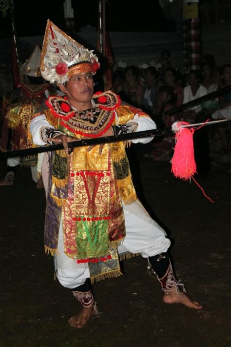 Lengkap Tari Baris Bali Sejarah Jenis Fungsi Pola Lantai Video