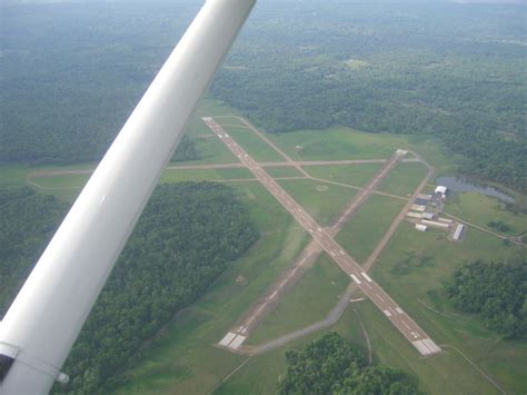 Travolta's home is also situated next door to his (apparent) personal airstrip, which called jumbolair. Rundreise in den USA mit der Cessna 172 im März 2007 (140 ...
