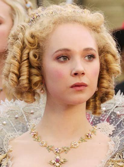 Juno Temple As Queen Anne Historical Hairstyles Victorian Hairstyles