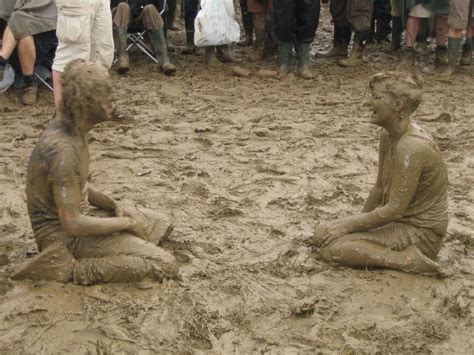glastonbury mud through the years mirror online