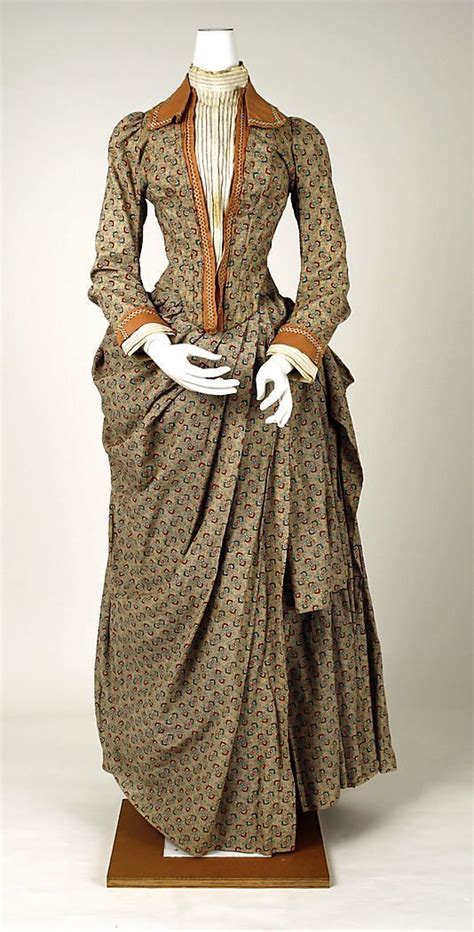 Pin By Maria On The Victorian Gown Walking Dress Victorian Fashion