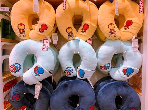 Mengenai bentuk bantal seperti apa yang terbaik, semua disesuaikan dengan kondisi tubuh dan. 8 Rekomendasi Bantal Leher Terbaik untuk Liburan, Dijamin ...