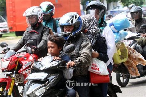 Pemerintah perpanjang larangan mudik, aturan berlaku mulai hari ini. Pemerintah Resmi Larang Warga Mudik, Pengamat Minta Ada ...