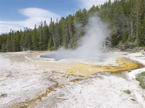 Roxys Reign Ends The Geysers And Hot Springs Of Yellowstone