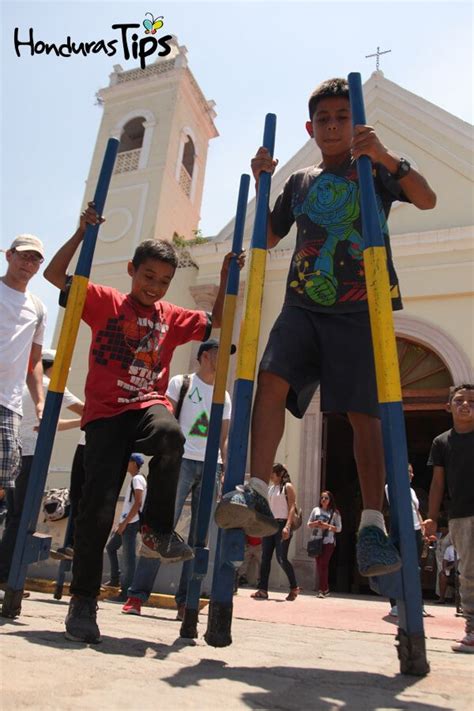 Los juegos tradicionales y populares pertenecen a la época donde no existía la tecnología, niños de todas las edades preferían salir a los parques a jugar con sus amigos en lugar de quedarse en casa con teléfono celular. Juegos tradicionales de Honduras | Juegos tradicionales ...