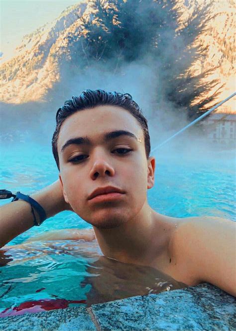 Capisco di essere una boomer quando tutti parlano del coming out di un certo luciano spinelli e io non ho idea di chi sia. Pin by nihal1719 on Luciano ️ ️ ️ | Beautiful men, Guys ...