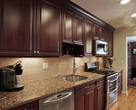 Trying to find the right countertops to pair with dark cabinets can be a difficult process. How to Pair Countertop Colors with Dark Cabinets