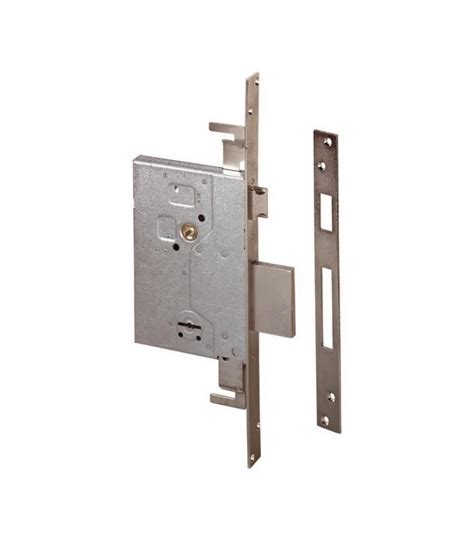 Perfettamente funzionante, vendo perchè sostituita con altra uguale a causa di cambio occupante dell'appartamento. Serratura da infilare a doppia mappa a 4 mandate Cisa ...