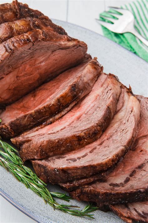 One issue with prime rib, though, is that you'll be dealing with guests who have a range of doneness preferences. 60+ Best Christmas Dinner Menu Ideas - Easy Holiday Dinner ...