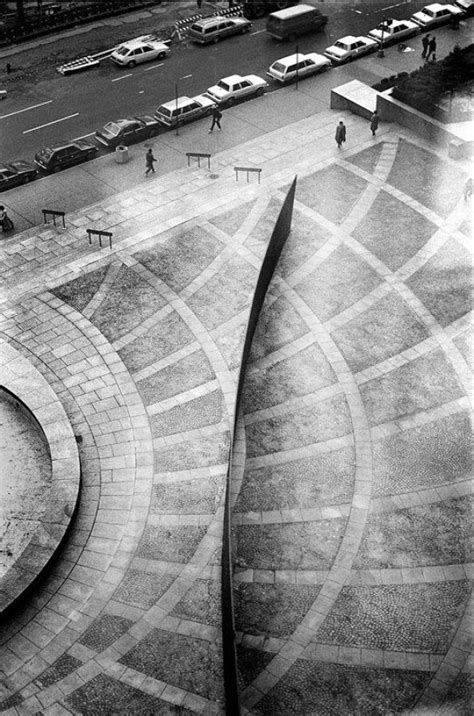 Image Tiltedarc2aschkenas From The Tilted Arc Richard Serra