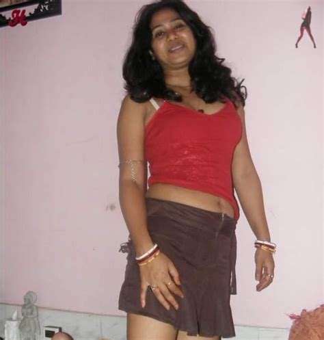 BAR RAFAELIS Bengali Bhabhi Exposing Cleavage Navel And Thighs