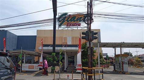 Pelaku adalah tetangga korban yang hanya berjarak dua rumah darinya. Kabar Karyawan Giant Bogor Positif Covid-19, Bima Arya ...