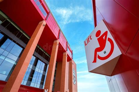 Waar lopen de beste voetballers rond? Anfieldstadion, De Huisgrond Van De Voetbalclub Van ...