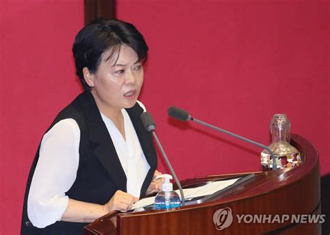 She is currently the member of the national assembly for seocho a constituency since. 윤희숙 "與, 극단적으로 선동적…시장 두려움 없어 용감" - 매일경제