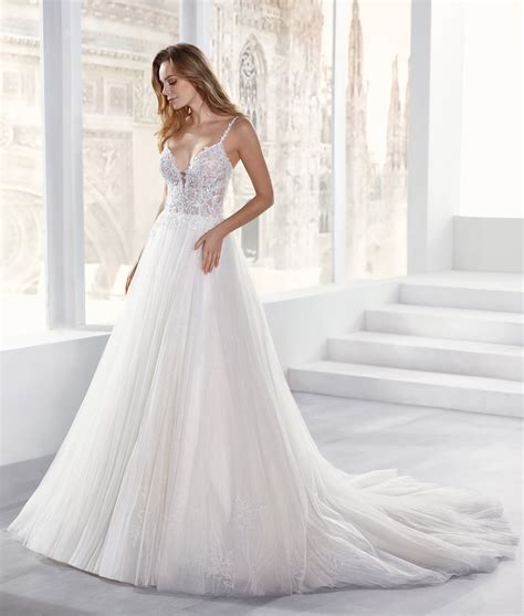 Se avete deciso di sposarvi nel 2021, questo è il momento giusto per iniziare a dare un'occhiata alle collezioni di abiti da sposa 2021 di note e meno note marche del settore. Abito da Sposa Jolies 2021 - JO12158 | Mariages.it | Abiti ...