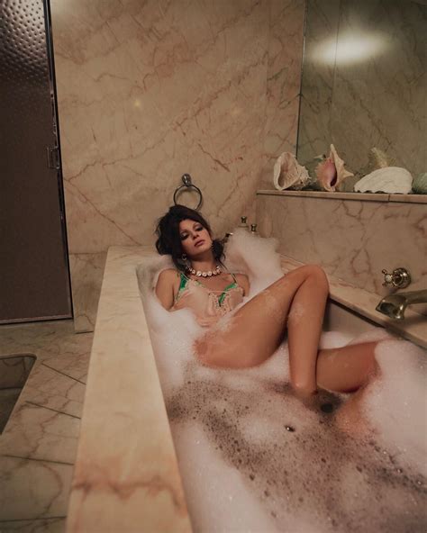 Полностью голая Кендалл Дженнер Kendall Jenner 56 фото