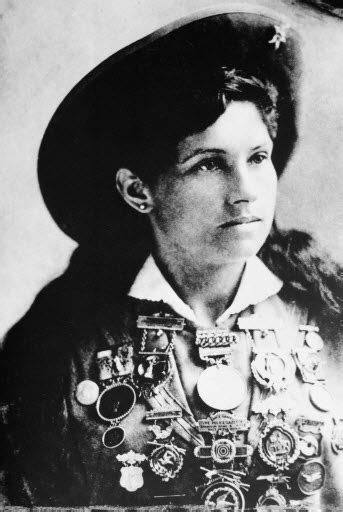 auction of sharpshooter annie oakley items fetches nearly 520 000 the blade