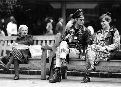 32 raw photos that reveal the chaotic punk scene in 1970s and 1980s britain 2022