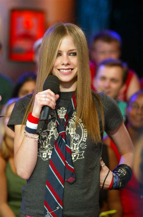 Avril Lavigne Te Enseñó Que Todo Buen Adolescente Rebelde Usaba Corbata 32 Modas De Oso Que