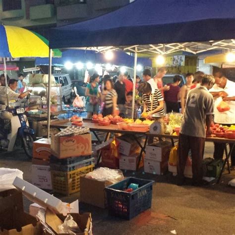 Medan adalah salah satu kota di sumatera utara yang kebudayaannya sangat kental. Pasar Malam Taman Megah - Night Market in Petaling Jaya