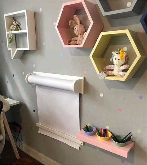 Ideias de Mamãe on Instagram Parede cheia de estilo e organização Pintar Decoração quarto