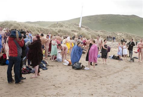 400 Brits Claim World Record In Naked Bathing
