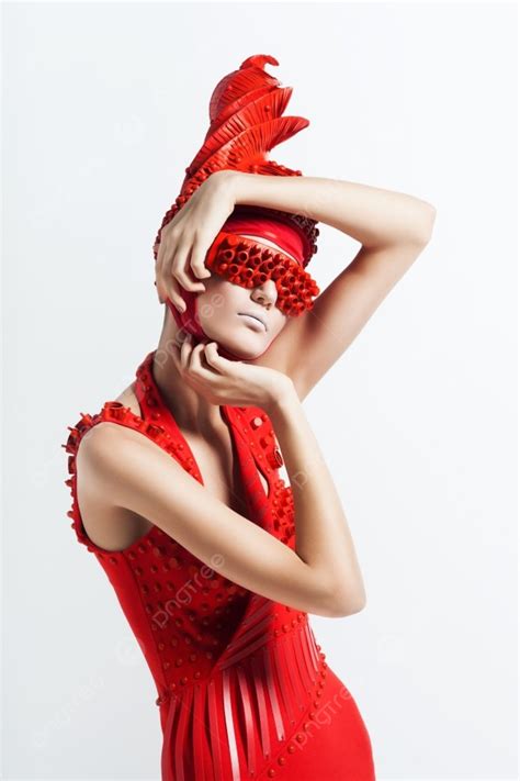Background Wanita Cantik Dengan Pakaian Merah Kreatif Foto Dan Gambar