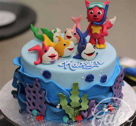 I wanted to change it up a little and experiment with adding in some vanilla pudding mix. Pink Frog Birthday Cake