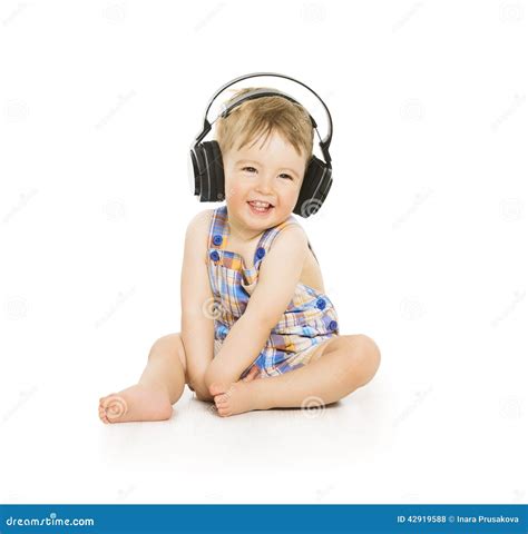 Bebé En Auriculares Que Escucha La Música Pequeño Niño Aislado Encima