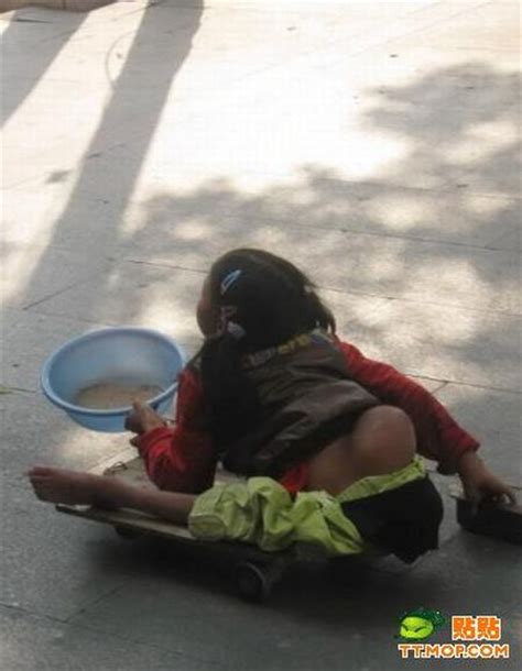 Girl Beggar From China 6 Pics