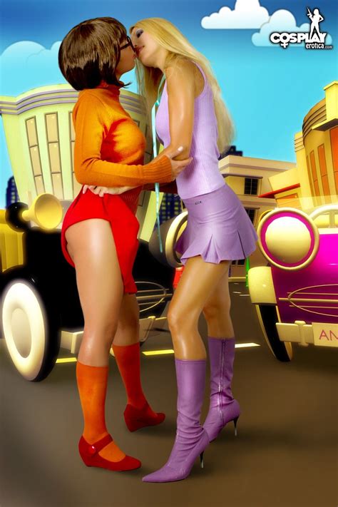 Velma Dinkley And Daphne Blake Scooby Doo Velma