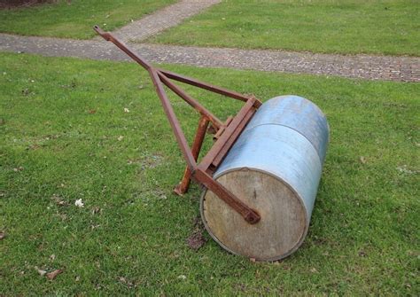 A lawn roller may not be a staple item found in most homeowner's tool or garden sheds, but lawn rollers can be an using a lawn roller is a fairly simply process. How to Use a Lawn Roller | eBay