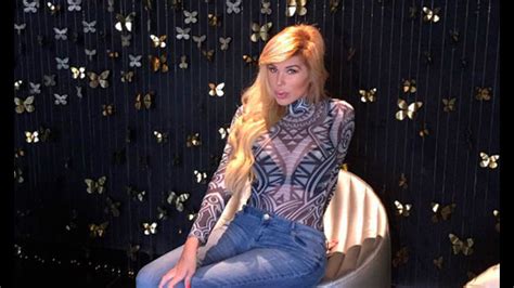 La presentadora de televisión señaló que, para ella, las madres son sagradas y espera que la joven. Hija de Laura Bozzo usa atrevido escote en Instagram que ...
