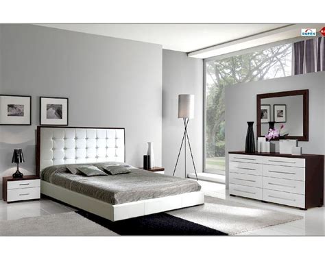 Think plush throws, gauzy canopy beds, mood lighting, and evocative artwork. Modern Bedroom Set Penelope and Luxury Combo 3313PL