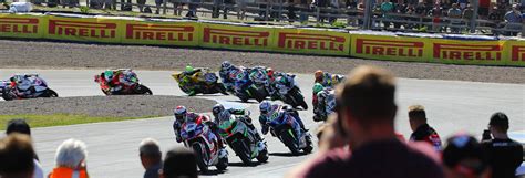 2018 battle lines drawn as british superbike title fight powers into thruxton thruxton