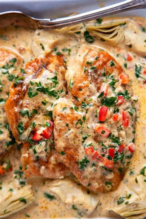 Lemon and artichoke work perfectly in this luxury dish. Creamy Artichoke Chicken Breasts | Foodtasia
