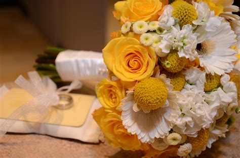 Getting married in las vegas? Las Vegas Wedding Vintage Yellow Bouquet Billy Balls ...