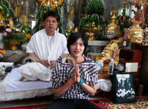 ปลื้มจิตร์ ถินขาว เกิดที่จังหวัดอ่างทอง และเป็นนักกีฬาปิงปองมาตั้งแต่สมัยประถม แต่ความจริงแล้ว เจ้าตัว สามารถเล่นกีฬา. มือตบดัง "ปลื้มจิตร์" ปลื้ม สักยันต์ 5 แถว อ.หนูหนุนดวง (คลิป)