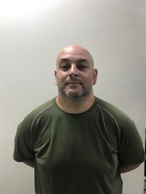Los mejores tableros de luis alberto bravo. DNCD apresa estadounidense buscado en su país acusado de ...