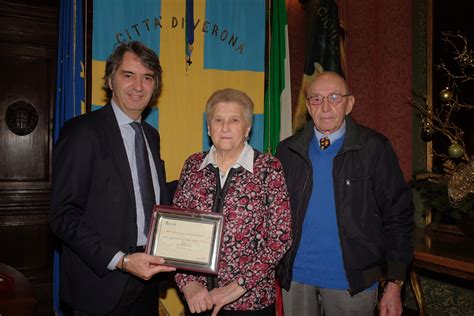 51 anni di matrimonio nozze di. Nozze d'oro e per i 60, 65 e 70 anni di matrimonio