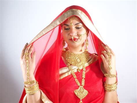 Hochzeitskleid Indisch Indische Braut Und Brautigam In Traditionellen Brautkleid