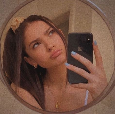 Pin By 𝐜𝐚𝐬𝐮𝟑 On W O M E N In 2020 Selfie Poses Instagram Cute Selfie