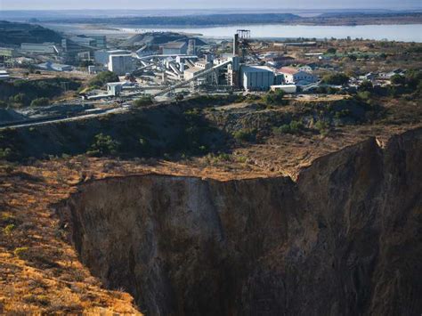 Wall Scaling At Petra Diamonds Cullinan Mine In South Africa