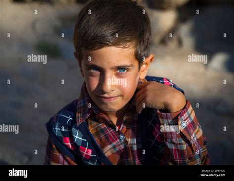 Kurdische Kind Mit Blauen Augen Palangan Iran Stockfoto Bild