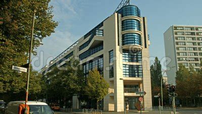 Spdgeneralsekretär hubertus heil spdbundesgeschäftsführerin juliane seifert deutschland berlin willy_brandt_haus spd pressekonferenz zur präsentation. Willy Brandt Haus Berlin, SPD Headquarter Stock Video ...
